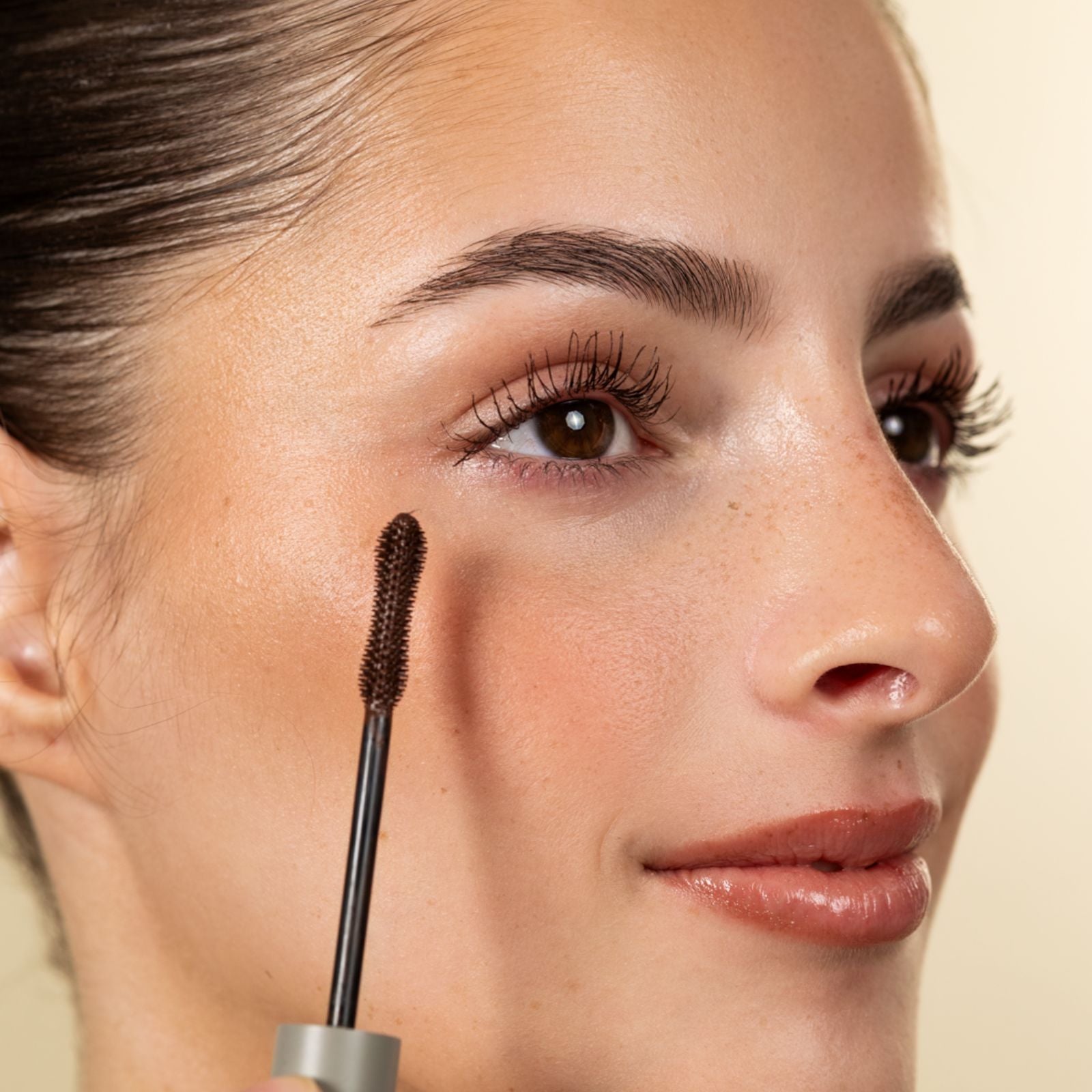 MASCARA VOLUME & CURL WITH EYELASH SERUM