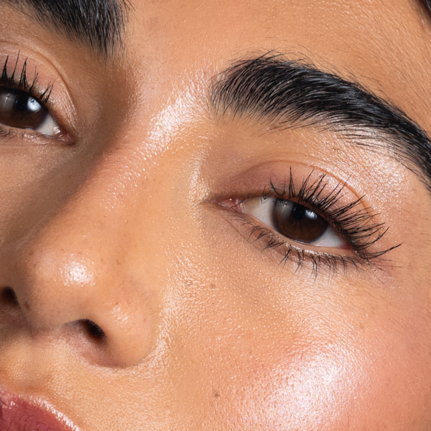 MASCARA VOLUME & CURL WITH EYELASH SERUM