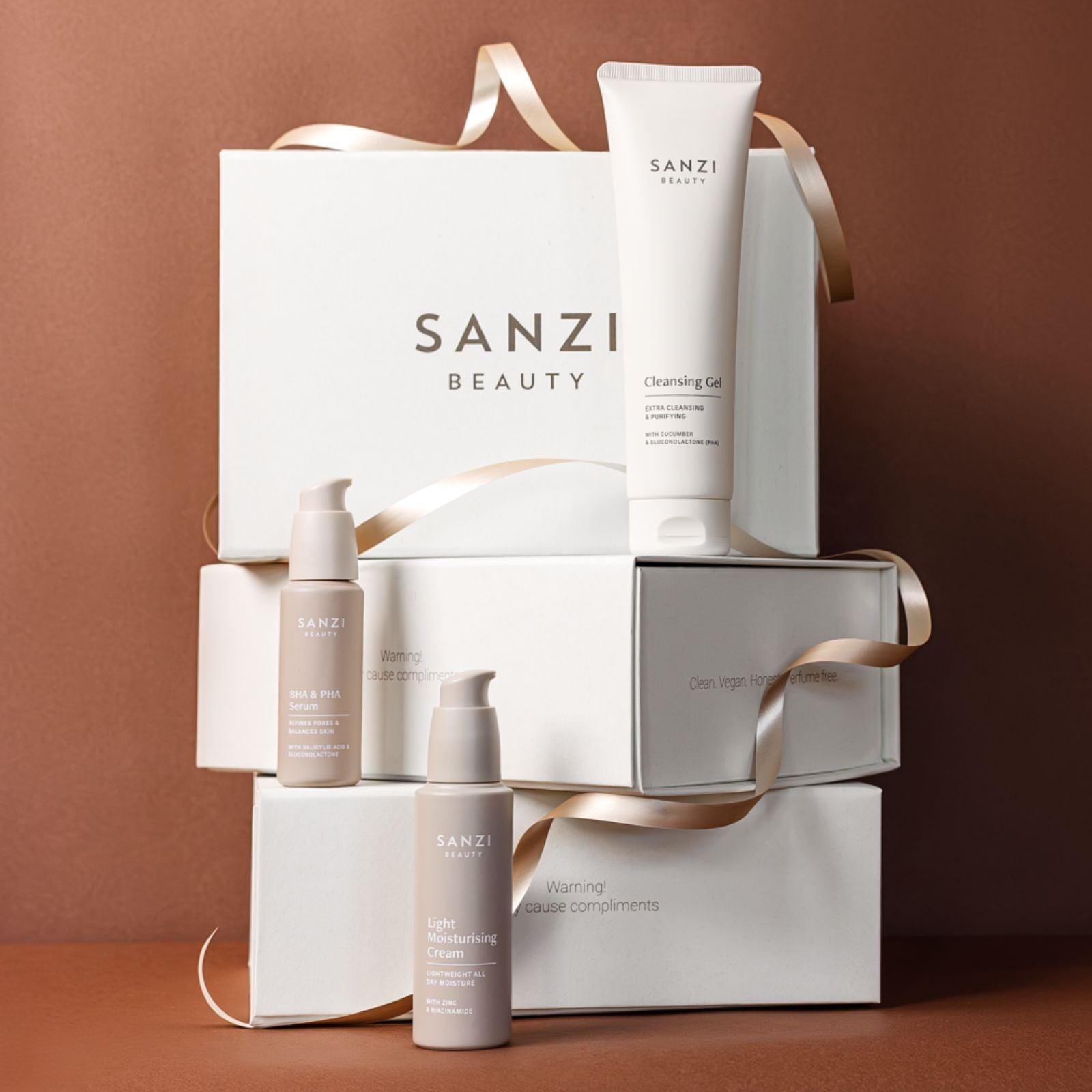 JULEPAKKE: CLEANSING GEL + BHA & PHA SERUM + LIGHT MOISTURISING CREAM