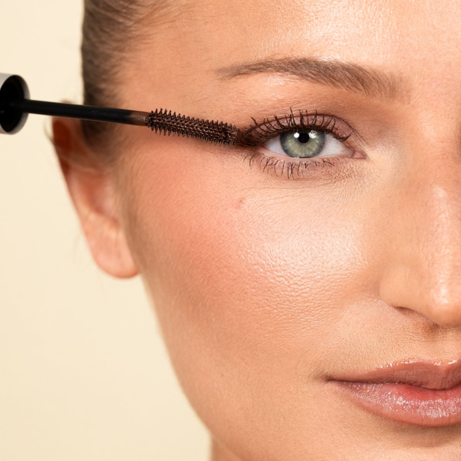 MASCARA VOLUME & CURL WITH EYELASH SERUM