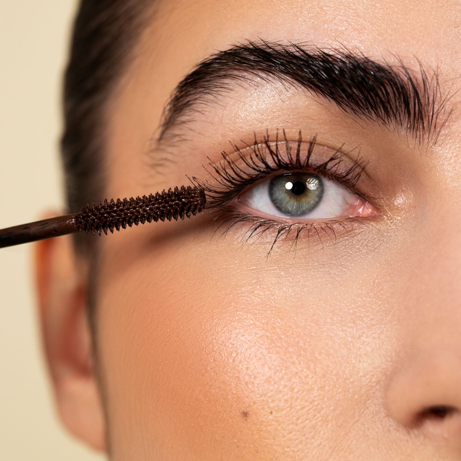 MASCARA VOLUME & CURL WITH EYELASH SERUM