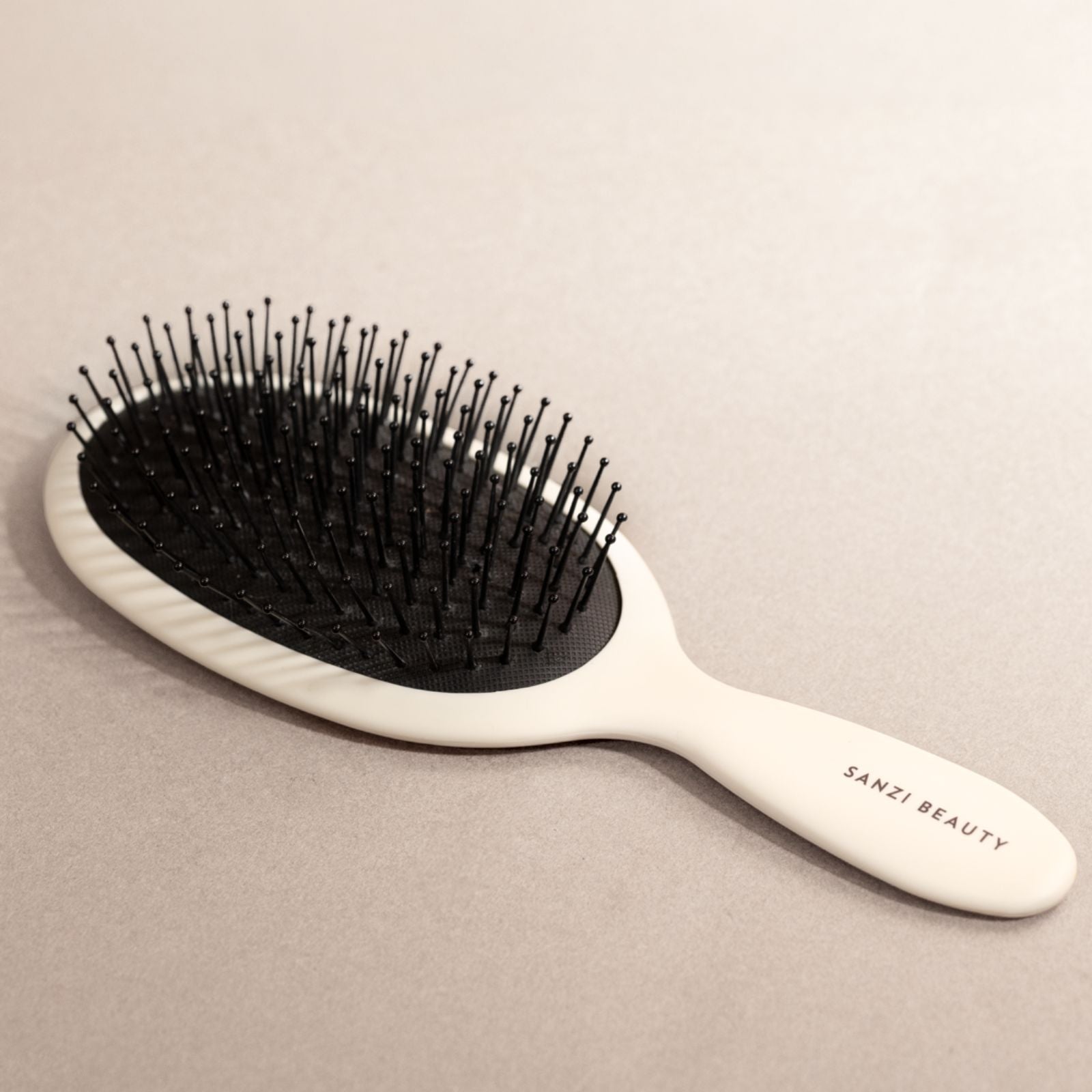 DETANGLING PADDLE BRUSH