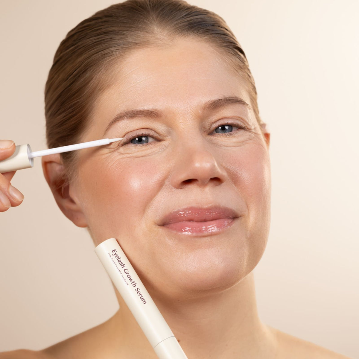 PAKKE: EYELASH GROWTH SERUM WITH SANZI GROWTH COMPLEX™ 5ML + MASCARA VOLUME & CURL WITH EYELASH SERUM (SVART)