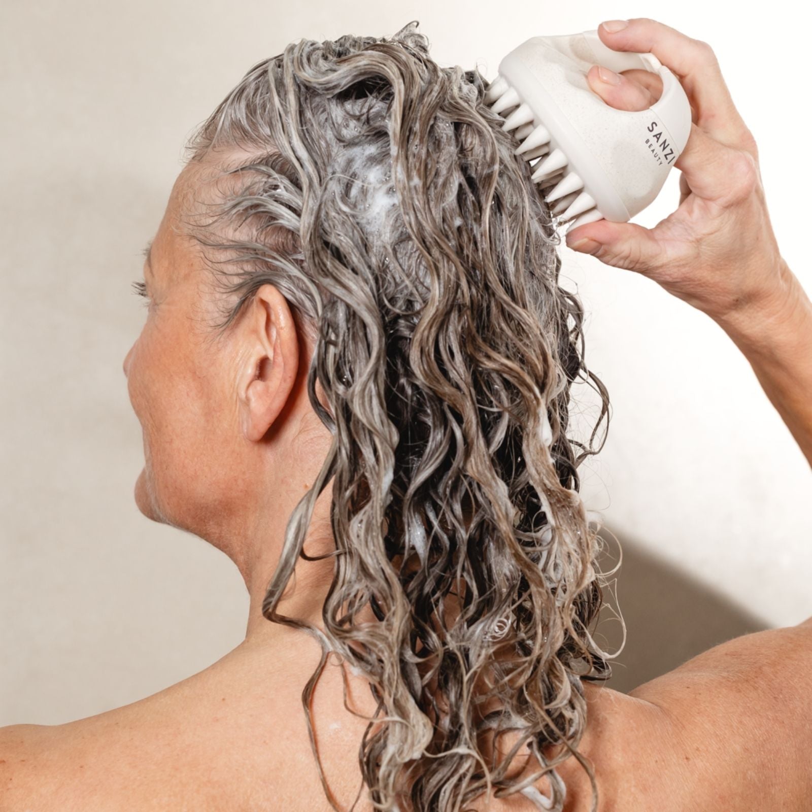 SCALP MASSAGE BRUSH
