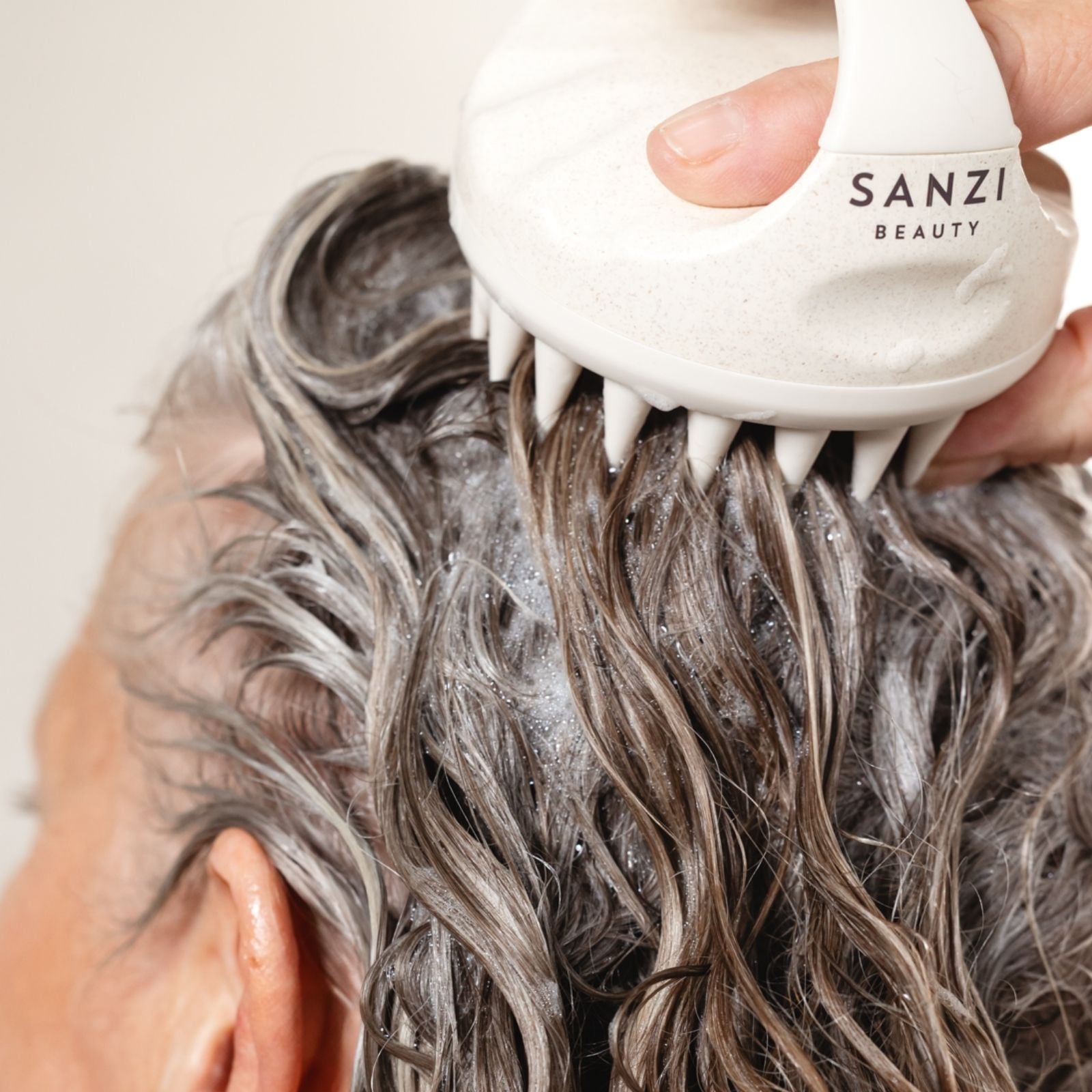 SCALP MASSAGE BRUSH