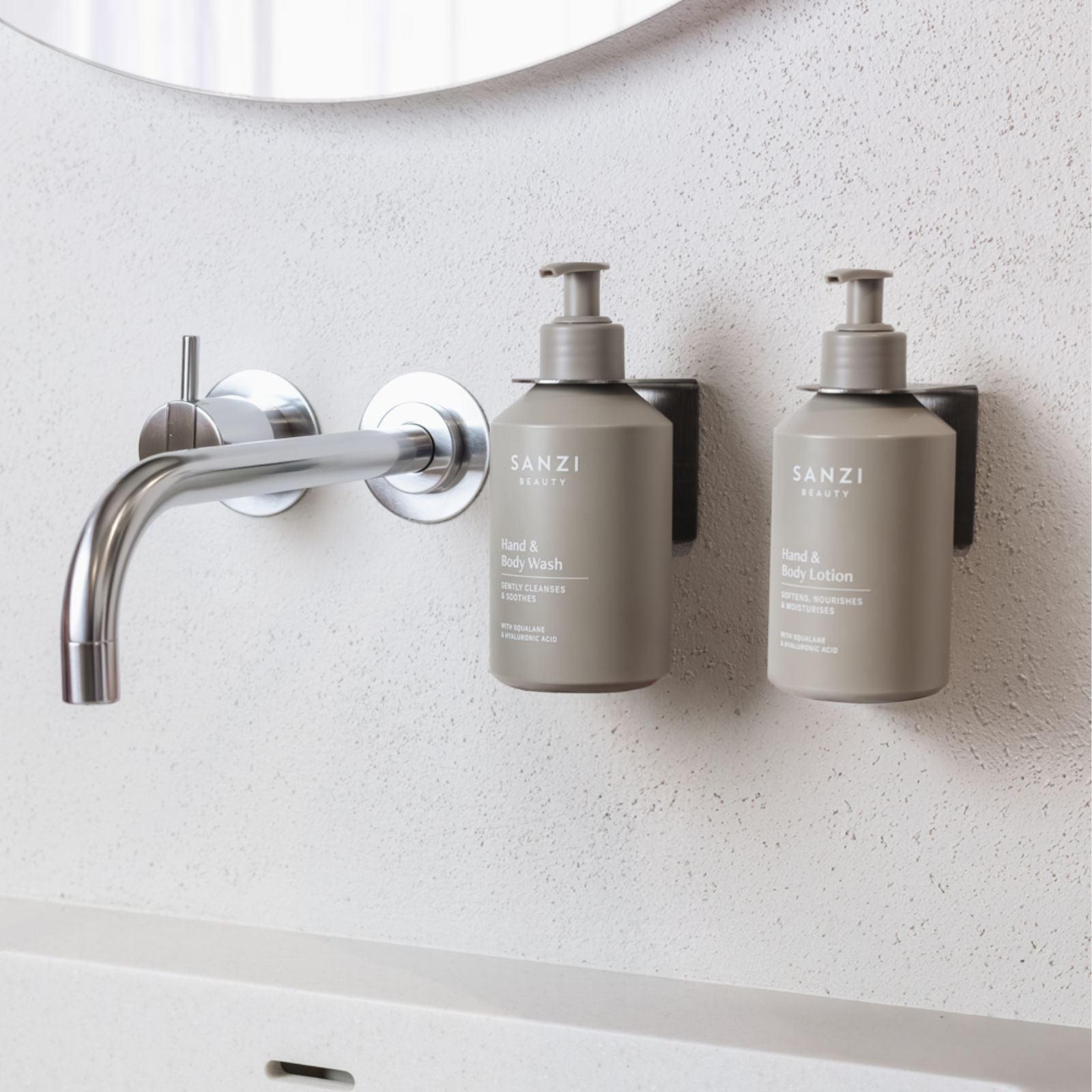 PAKKE: BODY WASH + BODY LOTION + STÅL VEGGHOLDERE (SILVER)